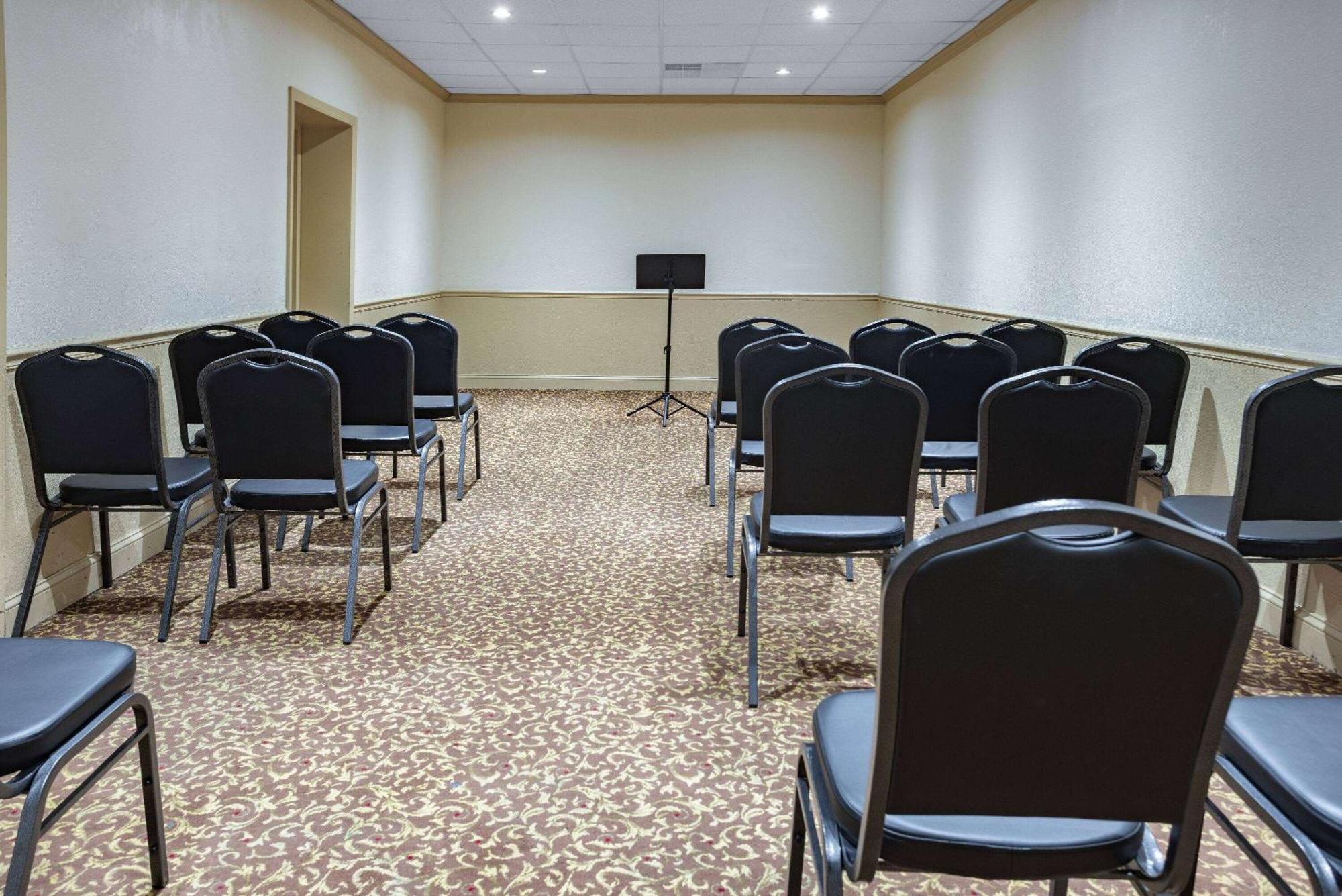 אג הארבור טאונשיפ Ramada By Wyndham West Atlantic City מראה חיצוני תמונה