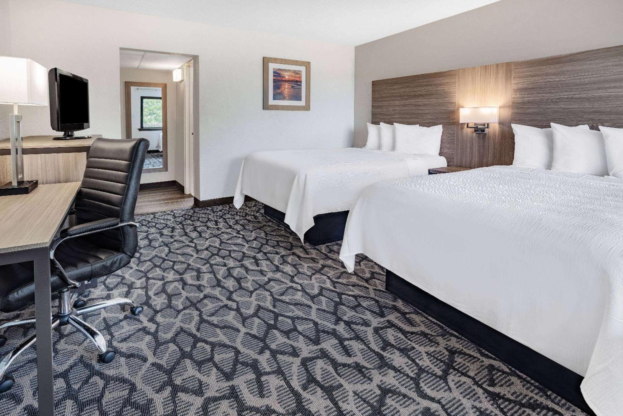 אג הארבור טאונשיפ Ramada By Wyndham West Atlantic City מראה חיצוני תמונה